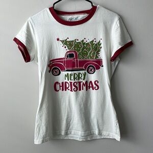Christmas holiday with a classic truck and tree t-shirt women size medium